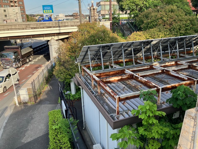 環七と第2京浜の交差点に空気清浄機を設置