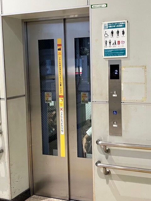 都営浅草線、馬込駅のエレベーター